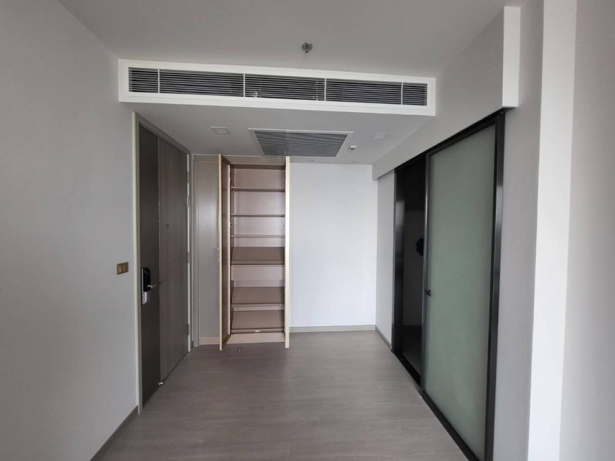 For RentCondoRama9, Petchburi, RCA : 195 one nine five asoke-rama9, available room, ready to move in, large room 36 sq m. Price only 25,000 baht, fully furnished 🏠🏠