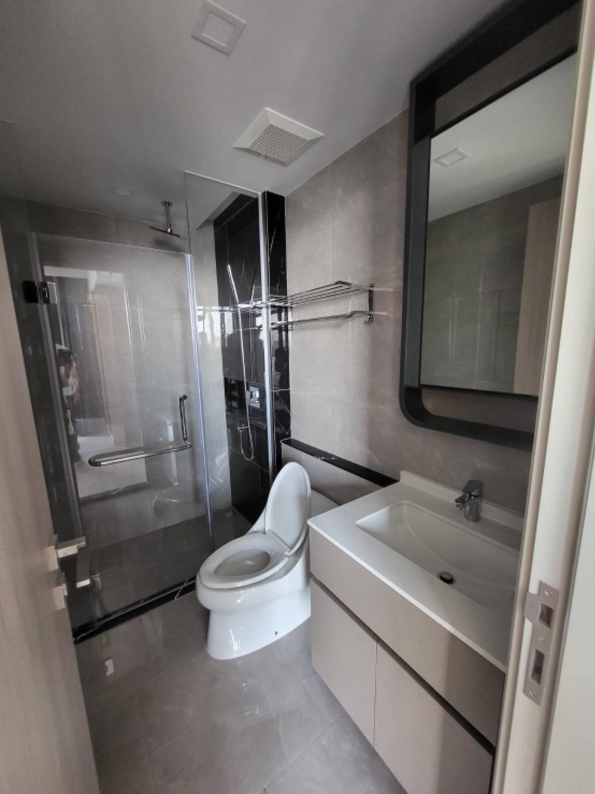 For RentCondoRama9, Petchburi, RCA : 195 one nine five asoke-rama9, available room, ready to move in, large room 36 sq m. Price only 25,000 baht, fully furnished 🏠🏠