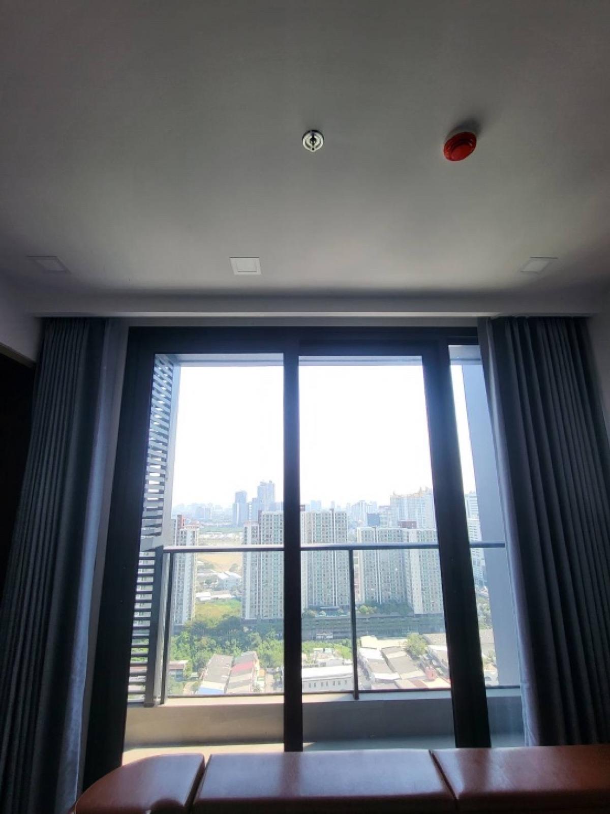 For RentCondoRama9, Petchburi, RCA : 195 one nine five asoke-rama9, available room, ready to move in, large room 36 sq m. Price only 25,000 baht, fully furnished 🏠🏠