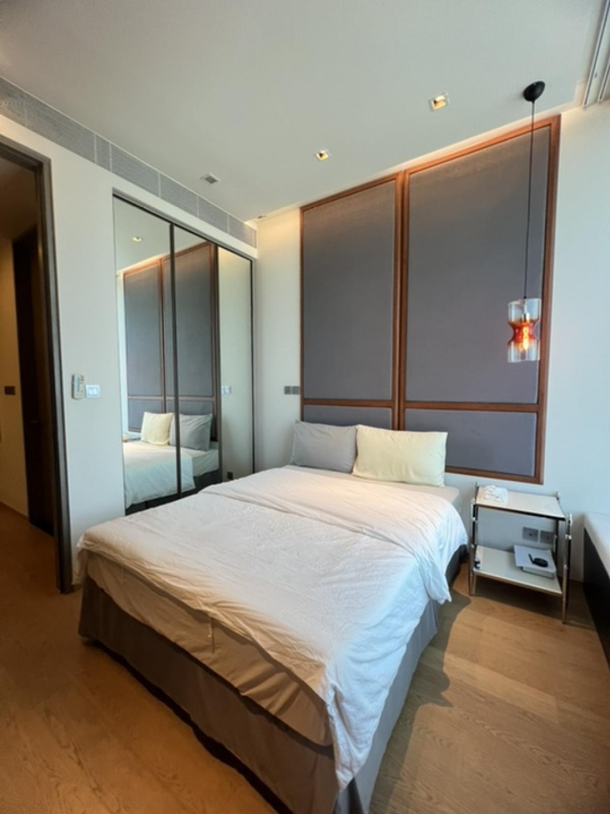 ขายคอนโดสีลม ศาลาแดง บางรัก : LUXURY DUPLEX 2 BEDROOMS at SALADAENG ONE FOR SALE