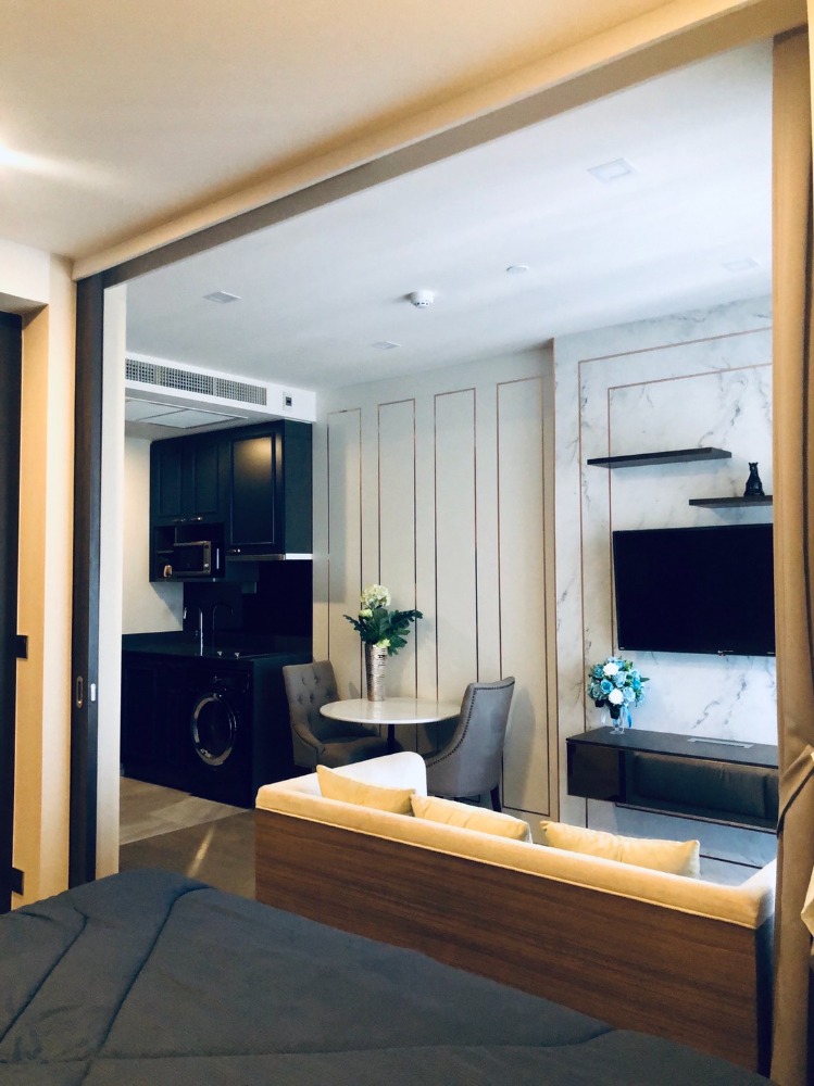 ให้เช่าคอนโดสุขุมวิท อโศก ทองหล่อ : FOR RENT ** Ashton Asoke 1 bed @28,000/month call 096-2615656. High floor   Rental Price : 28,000 Baht/Month Near MRT : Sukhumvit Station Unit Size : 35 sq.m. 1 bedroom(s) / 1 bathroom(s) Decoration : Fully furnished   *