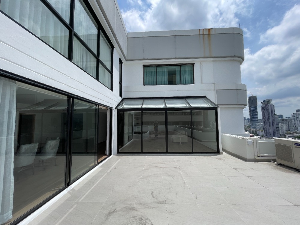 ให้เช่าคอนโดสุขุมวิท อโศก ทองหล่อ : 📢👇Newly renovated Roof top Duplex Penthouse huge size with huge balcony , unblocked view , 3 bedrooms , near Ekamai, Thonglor and Phrakanong Available now