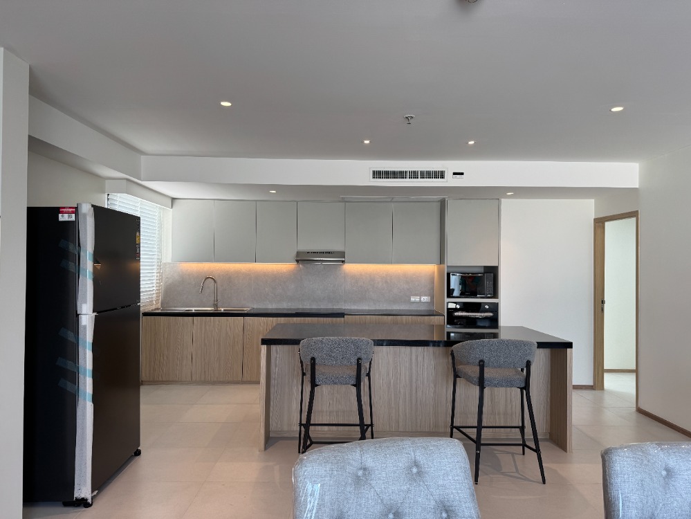 ให้เช่าคอนโดสุขุมวิท อโศก ทองหล่อ : 📢👇Newly renovated Roof top Duplex Penthouse huge size with huge balcony , unblocked view , 3 bedrooms , near Ekamai, Thonglor and Phrakanong Available now