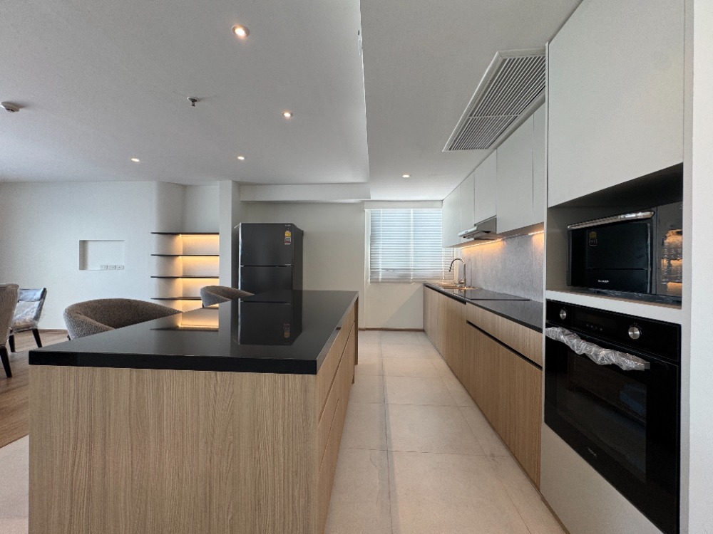 ให้เช่าคอนโดสุขุมวิท อโศก ทองหล่อ : 📢👇Newly renovated Roof top Duplex Penthouse huge size with huge balcony , unblocked view , 3 bedrooms , near Ekamai, Thonglor and Phrakanong Available now