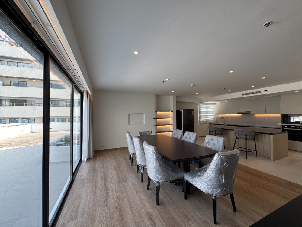 ให้เช่าคอนโดสุขุมวิท อโศก ทองหล่อ : 📢👇Newly renovated Roof top Duplex Penthouse huge size with huge balcony , unblocked view , 3 bedrooms , near Ekamai, Thonglor and Phrakanong Available now