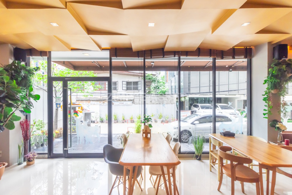 For RentSathorn, Narathiwat : Line @zimple_asset Serviced Apartment in Sathorn Full Furnished,300 m from BRT Arkhan Songkhro,1km from BTS Chong Nonsi