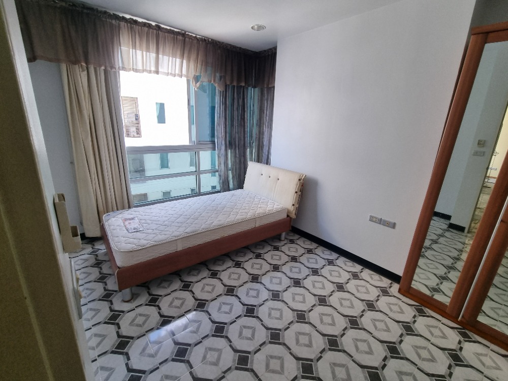 ขายคอนโดสาทร นราธิวาส : ✨ โอกาสทอง! เป็นเจ้าของยูนิตพิเศษ 4 ห้องนอน ใจกลางสาทร – Sathorn House ราคาดีที่สุด! ✨