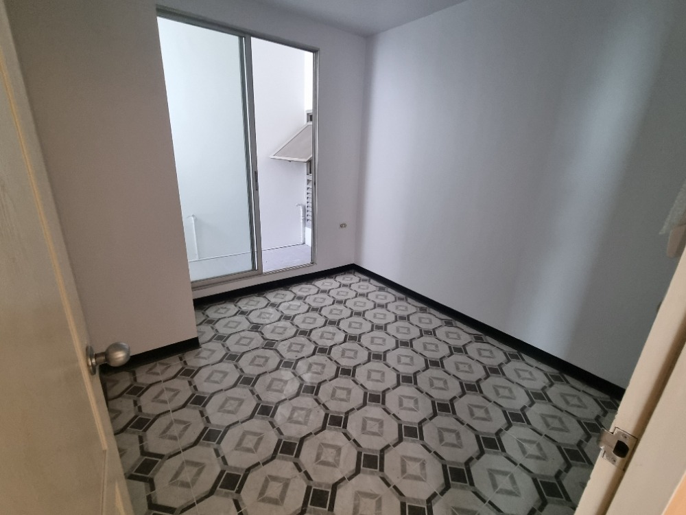 ขายคอนโดสาทร นราธิวาส : ✨ โอกาสทอง! เป็นเจ้าของยูนิตพิเศษ 4 ห้องนอน ใจกลางสาทร – Sathorn House ราคาดีที่สุด! ✨