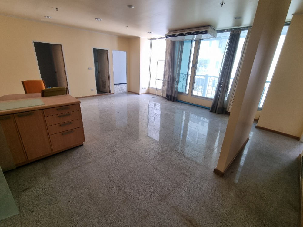 ขายคอนโดสาทร นราธิวาส : ✨ โอกาสทอง! เป็นเจ้าของยูนิตพิเศษ 4 ห้องนอน ใจกลางสาทร – Sathorn House ราคาดีที่สุด! ✨