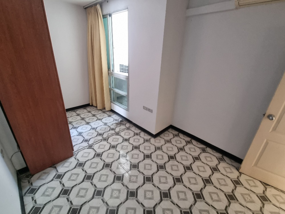 ขายคอนโดสาทร นราธิวาส : ✨ โอกาสทอง! เป็นเจ้าของยูนิตพิเศษ 4 ห้องนอน ใจกลางสาทร – Sathorn House ราคาดีที่สุด! ✨