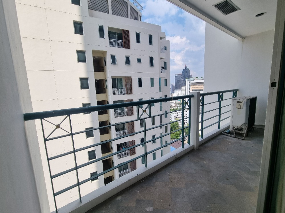 ขายคอนโดสาทร นราธิวาส : ✨ โอกาสทอง! เป็นเจ้าของยูนิตพิเศษ 4 ห้องนอน ใจกลางสาทร – Sathorn House ราคาดีที่สุด! ✨