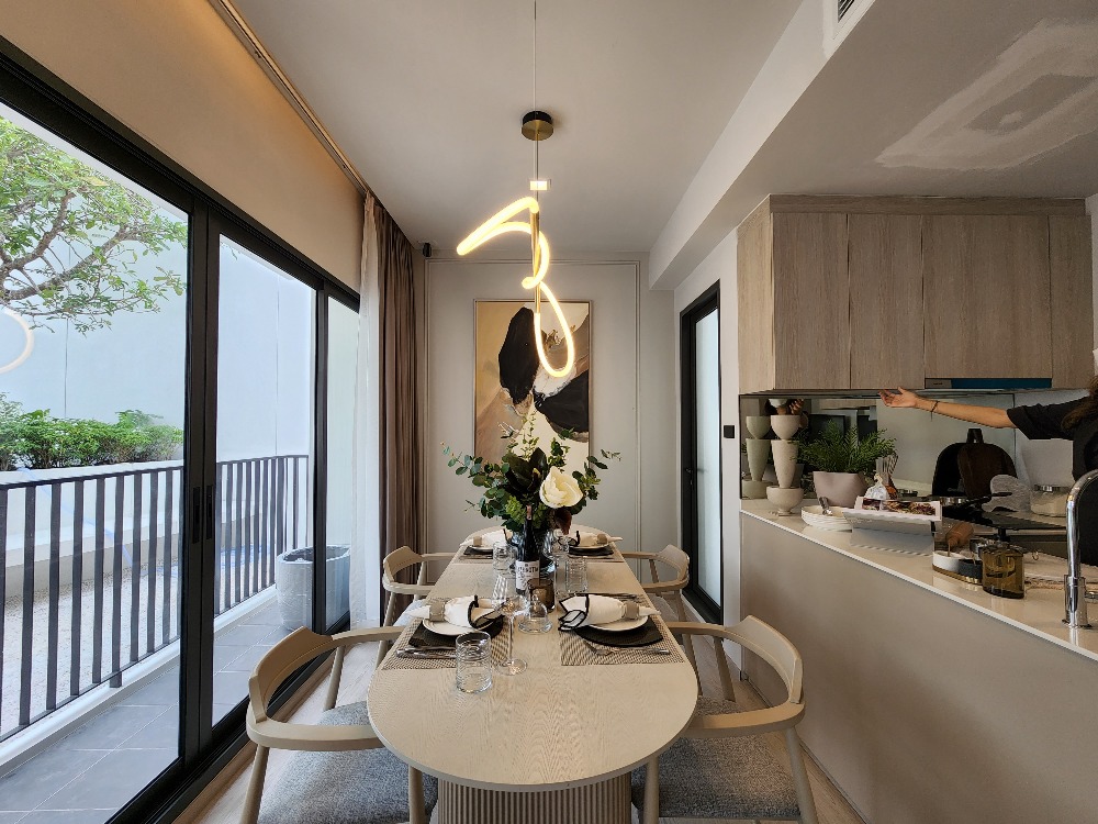 For SaleCondoWongwianyai, Charoennakor : 🔥SOLD🔥Down payment for Sale 𝐑𝐞𝐟𝐞𝐫𝐞𝐧𝐜𝐞 𝐒𝐚𝐭𝐡𝐨𝐫𝐧-𝐖𝐨𝐧𝐠𝐰𝐢𝐚𝐧𝐲𝐚𝐢, new room, first hand, new condo near the BTS, fully furnished, ready to move in, 2 bedrooms, 2 bathrooms, 𝟔𝟒.𝟔𝟓 sq m., starting at 𝟗.𝟗 million baht*📱𝟎𝟔𝟏-