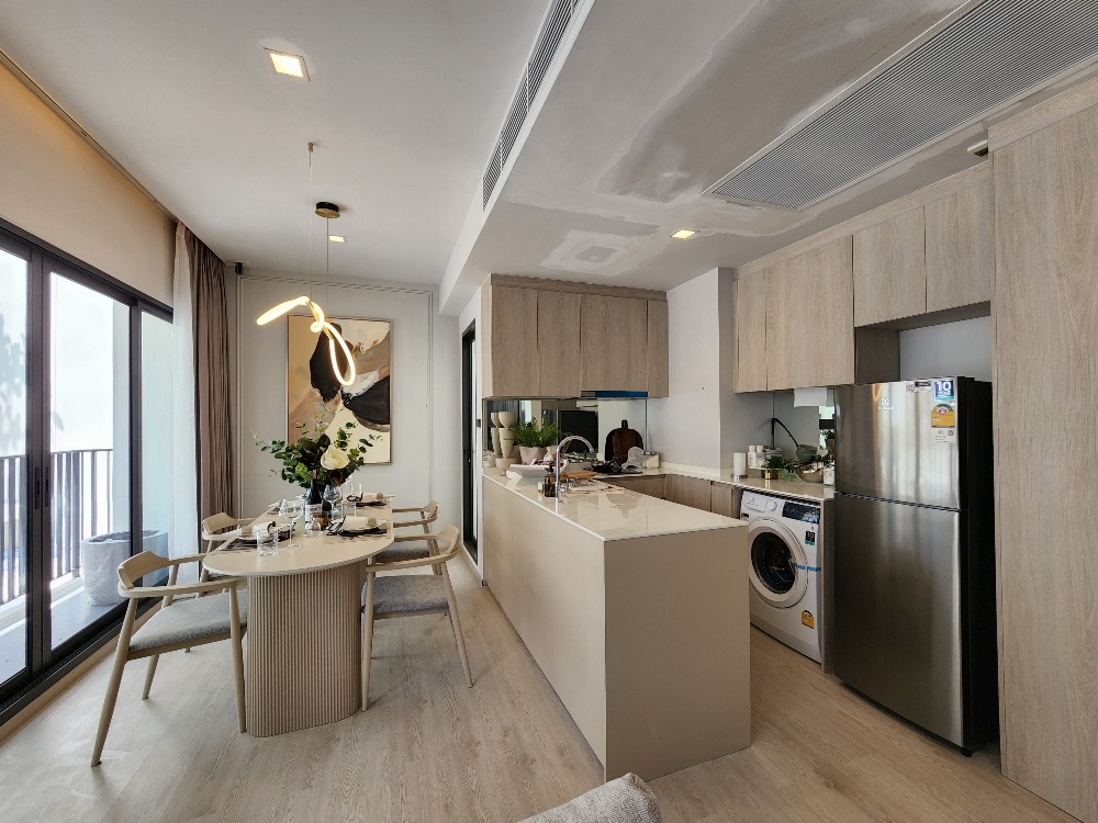 For SaleCondoWongwianyai, Charoennakor : 🔥SOLD🔥Down payment for Sale 𝐑𝐞𝐟𝐞𝐫𝐞𝐧𝐜𝐞 𝐒𝐚𝐭𝐡𝐨𝐫𝐧-𝐖𝐨𝐧𝐠𝐰𝐢𝐚𝐧𝐲𝐚𝐢, new room, first hand, new condo near the BTS, fully furnished, ready to move in, 2 bedrooms, 2 bathrooms, 𝟔𝟒.𝟔𝟓 sq m., starting at 𝟗.𝟗 million baht*📱𝟎𝟔𝟏-