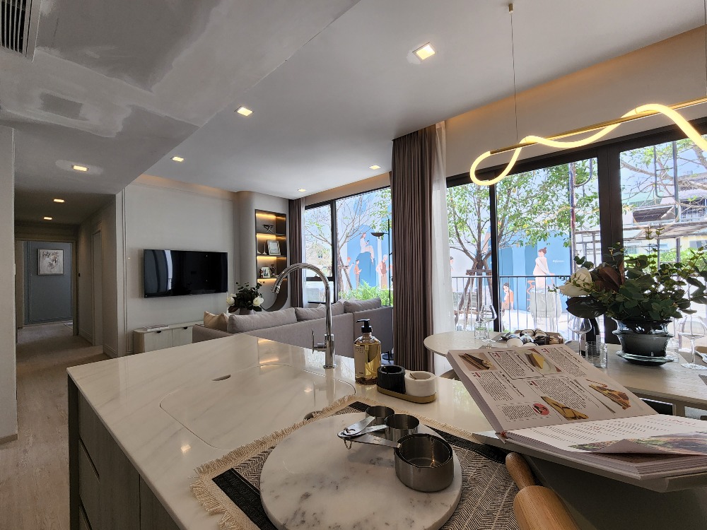 For SaleCondoWongwianyai, Charoennakor : 🔥SOLD🔥Down payment for Sale 𝐑𝐞𝐟𝐞𝐫𝐞𝐧𝐜𝐞 𝐒𝐚𝐭𝐡𝐨𝐫𝐧-𝐖𝐨𝐧𝐠𝐰𝐢𝐚𝐧𝐲𝐚𝐢, new room, first hand, new condo near the BTS, fully furnished, ready to move in, 2 bedrooms, 2 bathrooms, 𝟔𝟒.𝟔𝟓 sq m., starting at 𝟗.𝟗 million baht*📱𝟎𝟔𝟏-