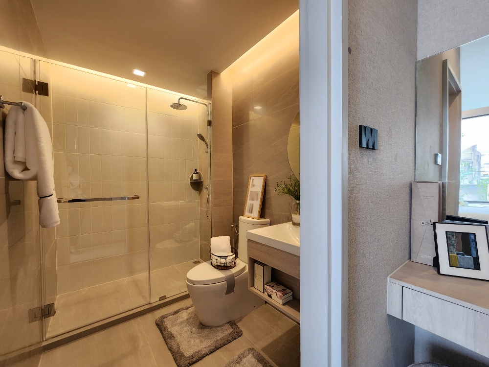 For SaleCondoWongwianyai, Charoennakor : 🔥SOLD🔥Down payment for Sale 𝐑𝐞𝐟𝐞𝐫𝐞𝐧𝐜𝐞 𝐒𝐚𝐭𝐡𝐨𝐫𝐧-𝐖𝐨𝐧𝐠𝐰𝐢𝐚𝐧𝐲𝐚𝐢, new room, first hand, new condo near the BTS, fully furnished, ready to move in, 2 bedrooms, 2 bathrooms, 𝟔𝟒.𝟔𝟓 sq m., starting at 𝟗.𝟗 million baht*📱𝟎𝟔𝟏-