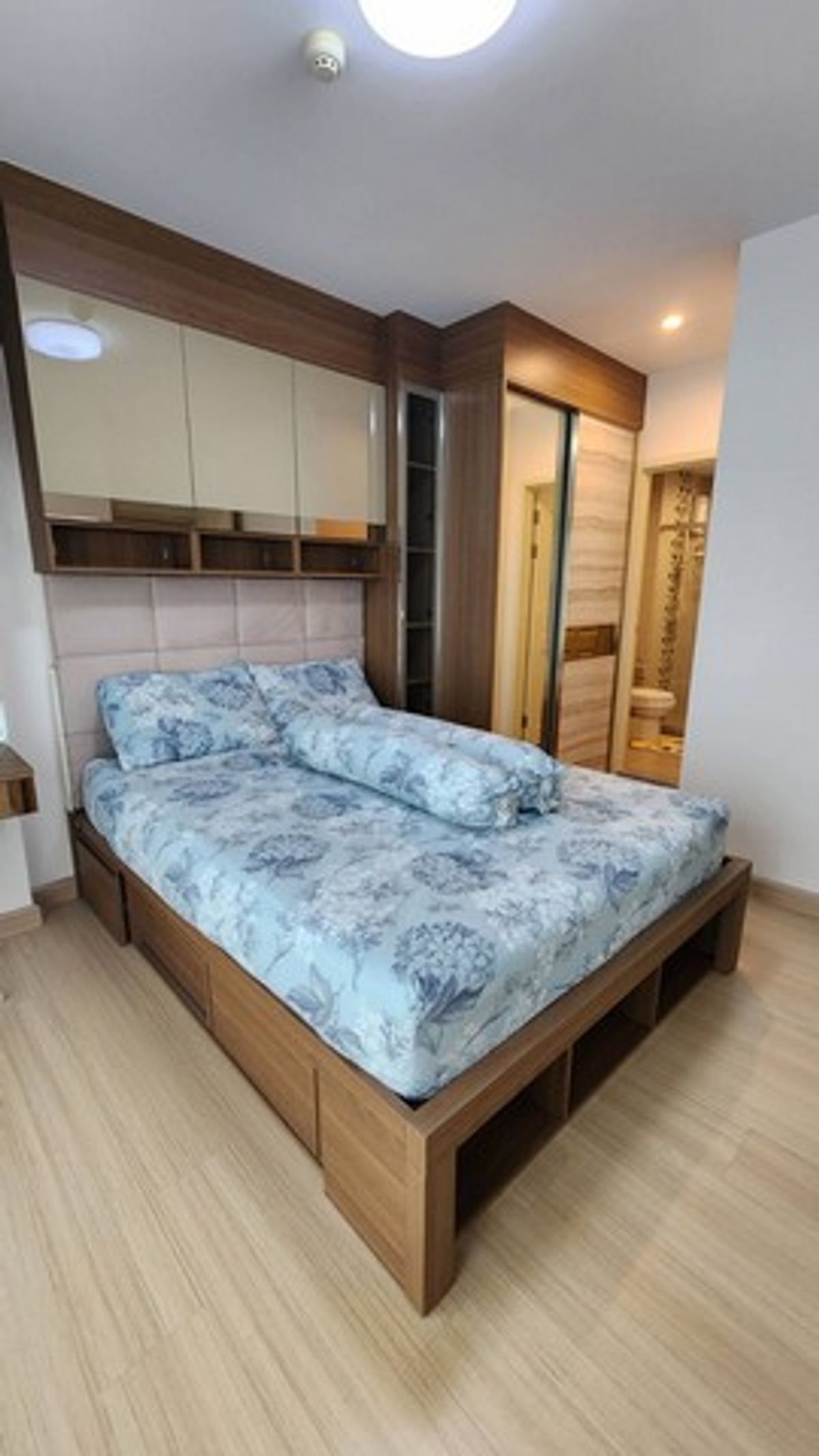 ให้เช่าคอนโดพระราม 9 เพชรบุรีตัดใหม่ RCA : ว่างให้เช่าสวยมากกก หรูเริด 28000 เท่านั้น 