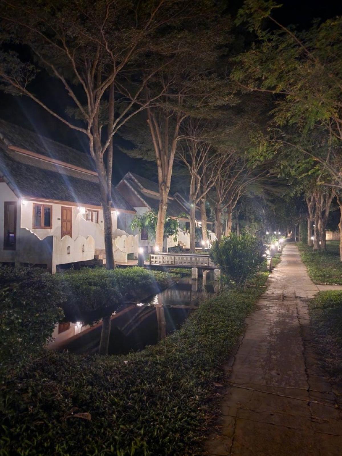 ขายกิจการโรงแรม & กิจการอพาร์ตเมนต์แม่ฮ่องสอน : 📢👇 ประกาศขายรีสอร์ต อำเภอปาย จังหวัดแม่ฮ่องสอน ยังดำเนินกิจการอยู่ อยู่ห่างจากเมือง 1.5 กม บ้านพักห้องแฝด24 ห้อง 11 หลัง บ้านพักธารา 8 ห้อง ห้องประชุม ห้องอาหาร