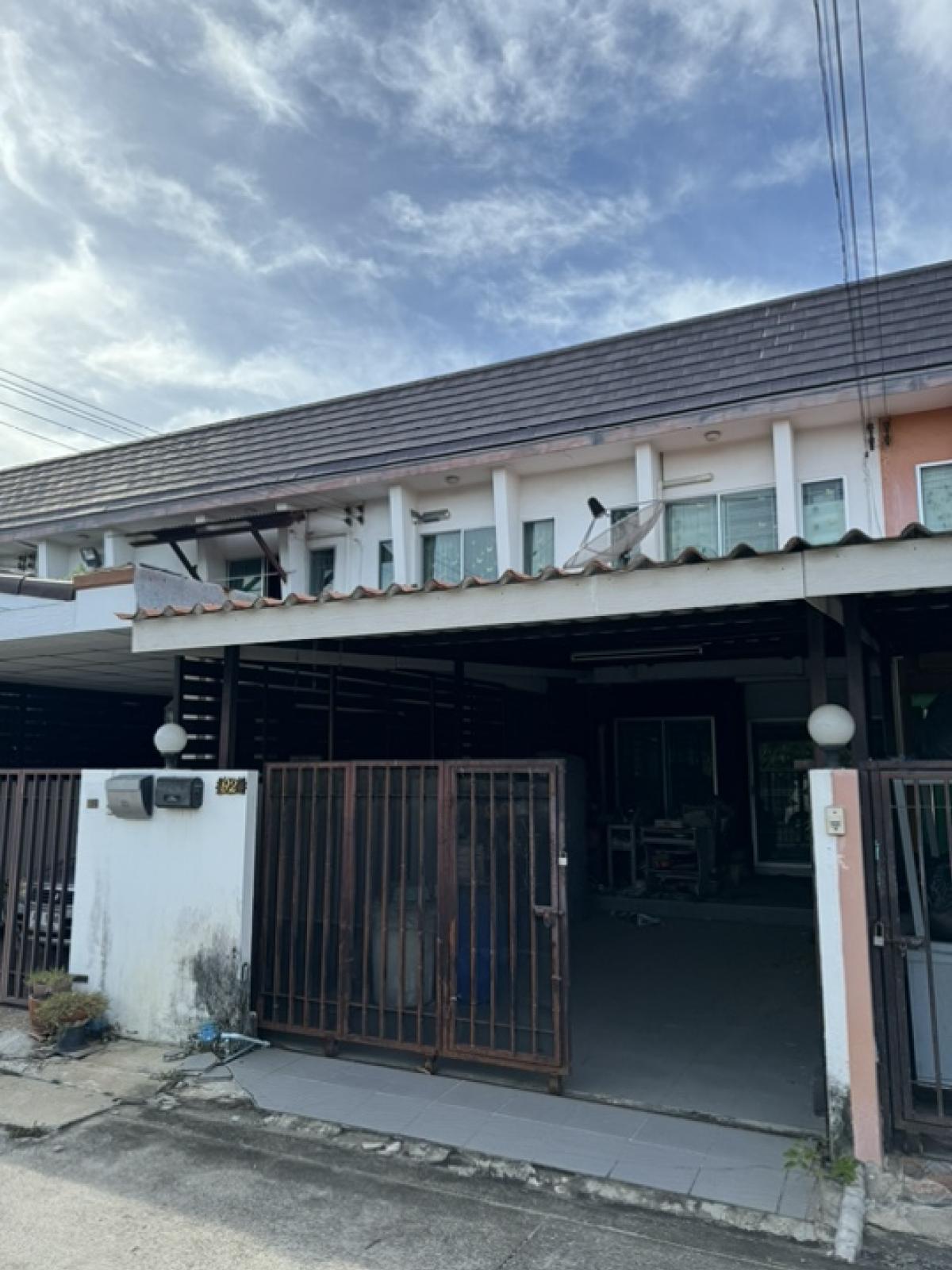 ขายทาวน์โฮมนวมินทร์ รามอินทรา : ด่วน ขายถูก ขายทาวโฮม ทำเลดี Cluster house2 เข้าออกได้ 3 ทาง ถนนรามอินทรา, ถนนนวมินทร์ และถนนนวลจันทร์