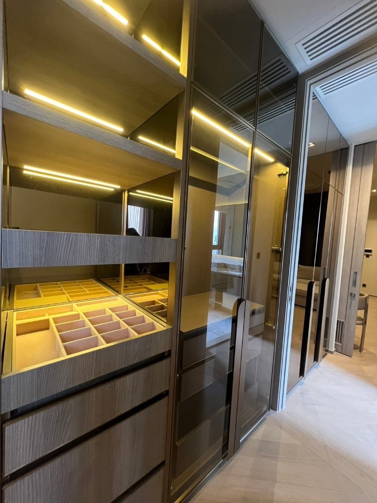 For RentCondoSathorn, Narathiwat : For rent ✨ The Reserve Sathorn ✨ furniture, complete electrical appliances. Ready to move in, near BTS Chong Nonsi.