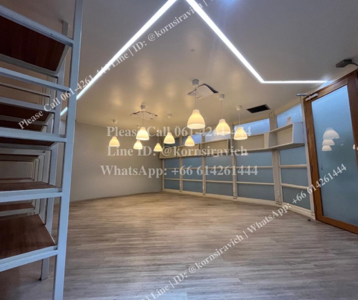 For RentOfficeSukhumvit, Asoke, Thonglor : Rental office, office, 2nd floor, 150 square meters, Soi Sukhumvit 21 (Asoke), near the MRT MRT, Sukhumvit Station 350 meters