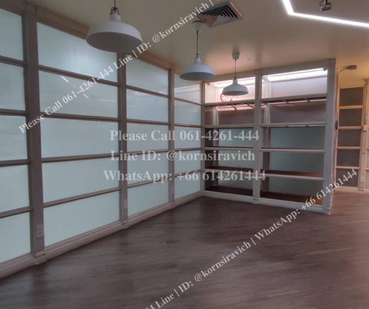 For RentOfficeSukhumvit, Asoke, Thonglor : Rental office, office, 2nd floor, 150 square meters, Soi Sukhumvit 21 (Asoke), near the MRT MRT, Sukhumvit Station 350 meters