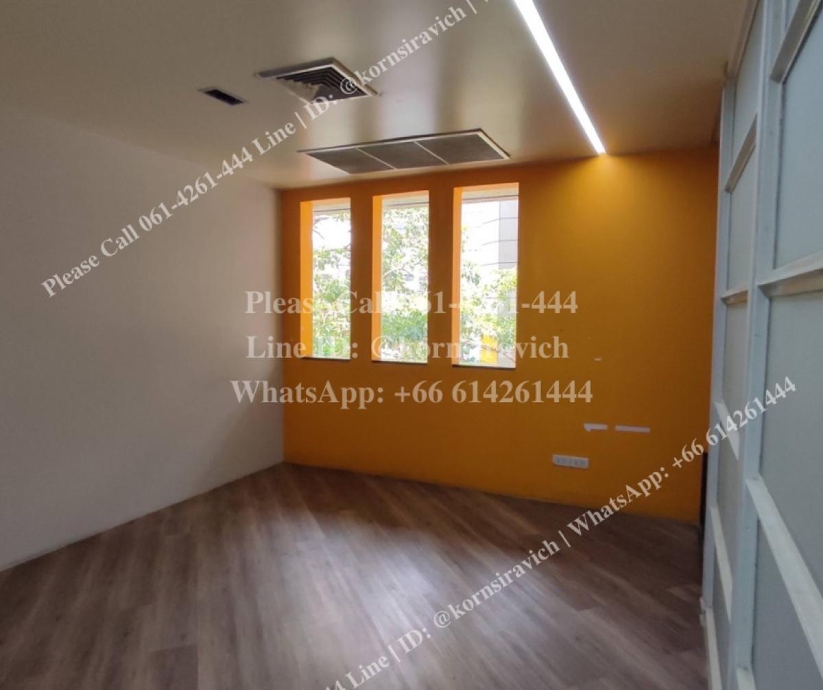 For RentOfficeSukhumvit, Asoke, Thonglor : Rental office, office, 2nd floor, 150 square meters, Soi Sukhumvit 21 (Asoke), near the MRT MRT, Sukhumvit Station 350 meters