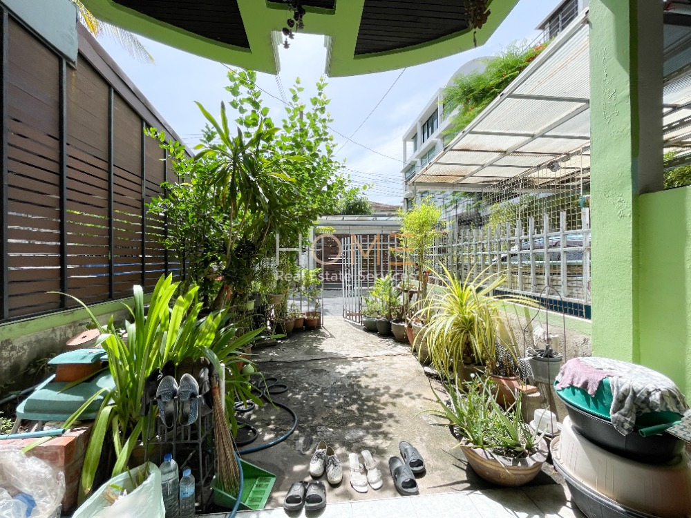 For SaleTownhomeSapankwai,Jatujak : There is a private garden ✨ Townhome Phahonyothin 24 / 4 bedrooms (for sale), Townhome Phahonyothin 24 / 4 Bedrooms (SALE) MEAW485