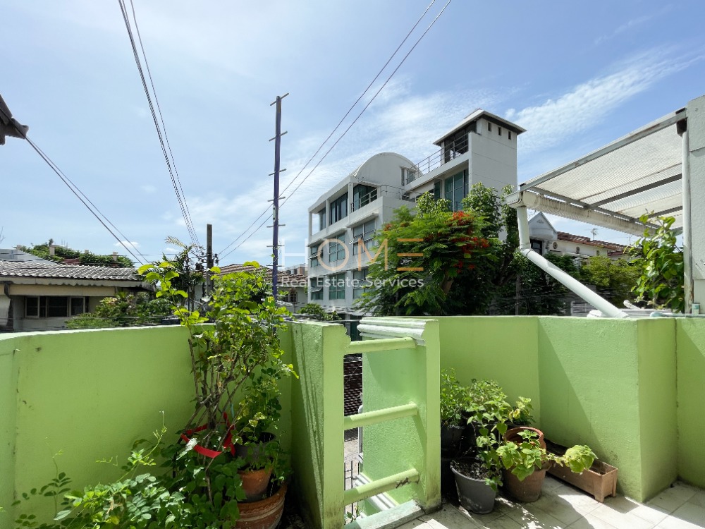 For SaleTownhomeSapankwai,Jatujak : There is a private garden ✨ Townhome Phahonyothin 24 / 4 bedrooms (for sale), Townhome Phahonyothin 24 / 4 Bedrooms (SALE) MEAW485