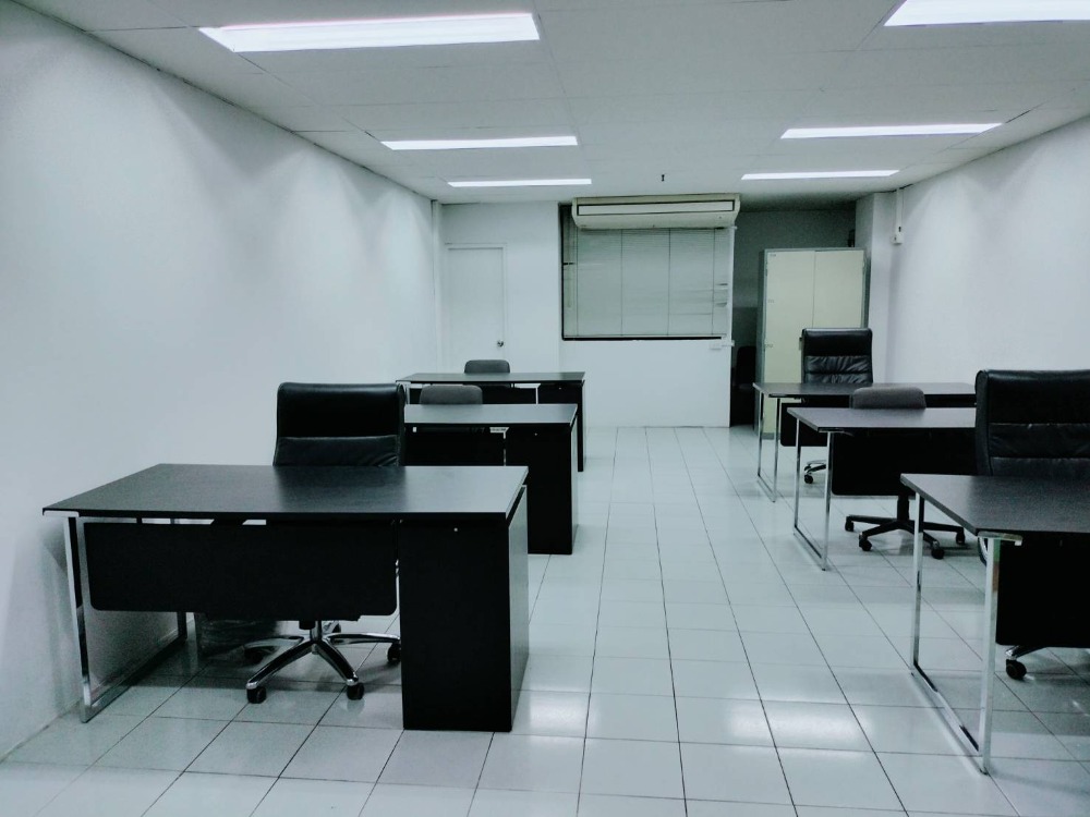 For RentOfficeSukhumvit, Asoke, Thonglor : Office for rent, Modern Town Building, Ekkamai Soi 3, near BTS Ekkamai.
