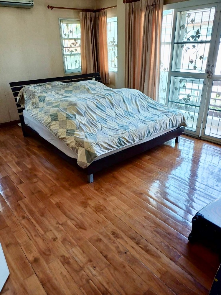 ขายบ้านปทุมธานี รังสิต ธรรมศาสตร์ : ขายบ้านเดี่ยว 2 ชั้น หลังมุมพร้อมบ้านน๊อคดาวน์ เสนา แกรนด์โฮม ขนาด 75 ตารางวา ต.บางพูน อ.เมืองปทุมธานี จ.ปทุมธานี