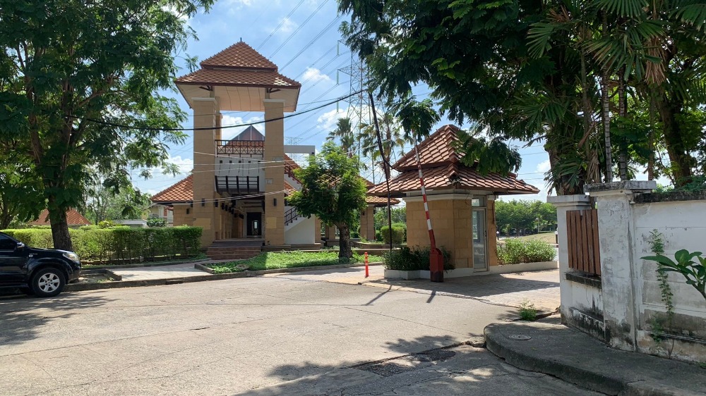 ขายบ้านปทุมธานี รังสิต ธรรมศาสตร์ : ขายบ้านเดี่ยว 2 ชั้น หลังมุมพร้อมบ้านน๊อคดาวน์ เสนา แกรนด์โฮม ขนาด 75 ตารางวา ต.บางพูน อ.เมืองปทุมธานี จ.ปทุมธานี