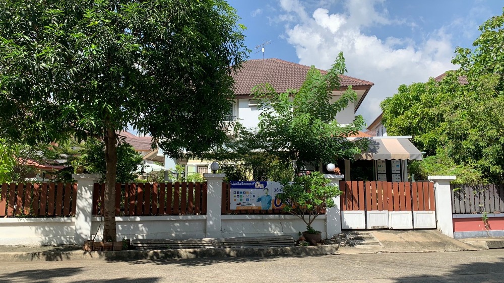 ขายบ้านปทุมธานี รังสิต ธรรมศาสตร์ : ขายบ้านเดี่ยว 2 ชั้น หลังมุมพร้อมบ้านน๊อคดาวน์ เสนา แกรนด์โฮม ขนาด 75 ตารางวา ต.บางพูน อ.เมืองปทุมธานี จ.ปทุมธานี