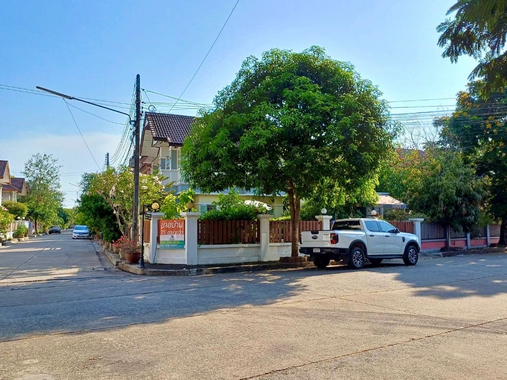 ขายบ้านปทุมธานี รังสิต ธรรมศาสตร์ : ขายบ้านเดี่ยว 2 ชั้น หลังมุมพร้อมบ้านน๊อคดาวน์ เสนา แกรนด์โฮม ขนาด 75 ตารางวา ต.บางพูน อ.เมืองปทุมธานี จ.ปทุมธานี