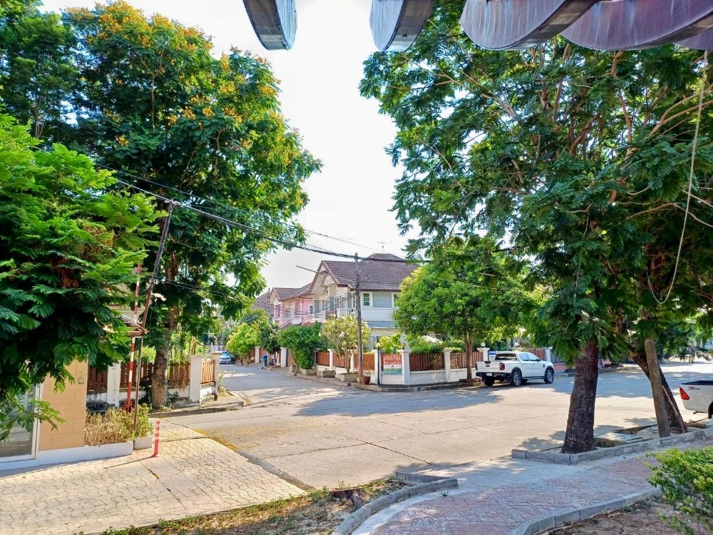 ขายบ้านปทุมธานี รังสิต ธรรมศาสตร์ : ขายบ้านเดี่ยว 2 ชั้น หลังมุมพร้อมบ้านน๊อคดาวน์ เสนา แกรนด์โฮม ขนาด 75 ตารางวา ต.บางพูน อ.เมืองปทุมธานี จ.ปทุมธานี