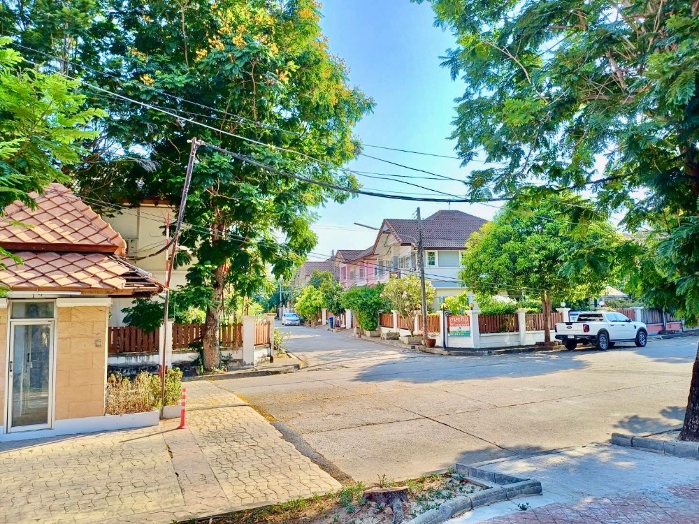 ขายบ้านปทุมธานี รังสิต ธรรมศาสตร์ : ขายบ้านเดี่ยว 2 ชั้น หลังมุมพร้อมบ้านน๊อคดาวน์ เสนา แกรนด์โฮม ขนาด 75 ตารางวา ต.บางพูน อ.เมืองปทุมธานี จ.ปทุมธานี