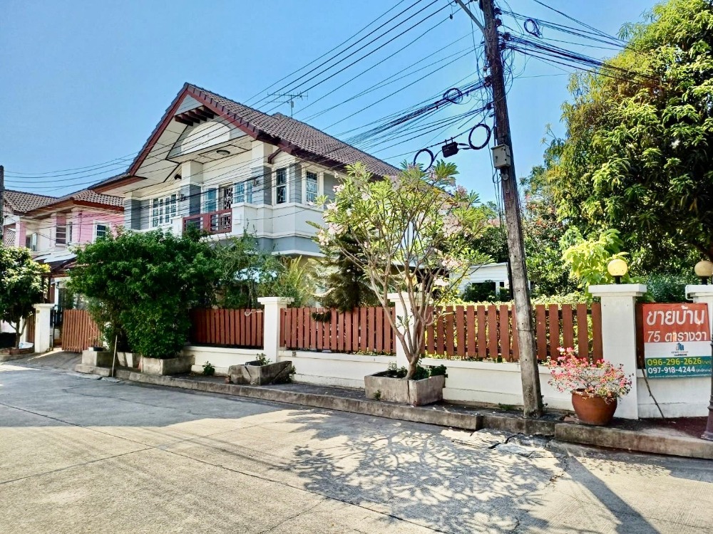 ขายบ้านปทุมธานี รังสิต ธรรมศาสตร์ : ขายบ้านเดี่ยว 2 ชั้น หลังมุมพร้อมบ้านน๊อคดาวน์ เสนา แกรนด์โฮม ขนาด 75 ตารางวา ต.บางพูน อ.เมืองปทุมธานี จ.ปทุมธานี