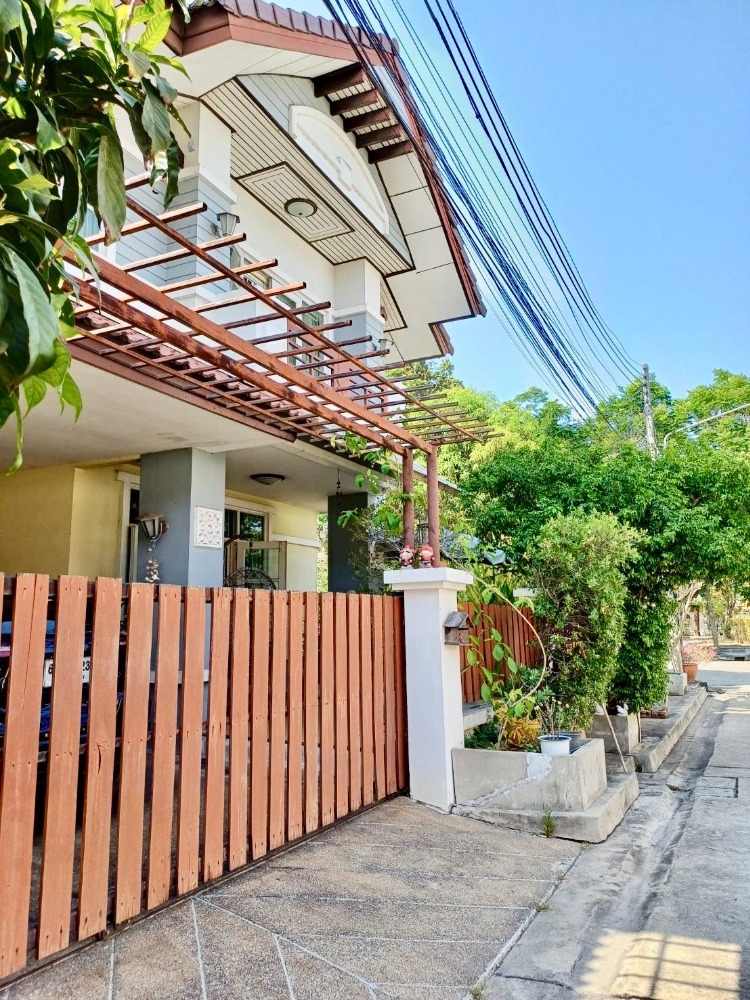 ขายบ้านปทุมธานี รังสิต ธรรมศาสตร์ : ขายบ้านเดี่ยว 2 ชั้น หลังมุมพร้อมบ้านน๊อคดาวน์ เสนา แกรนด์โฮม ขนาด 75 ตารางวา ต.บางพูน อ.เมืองปทุมธานี จ.ปทุมธานี