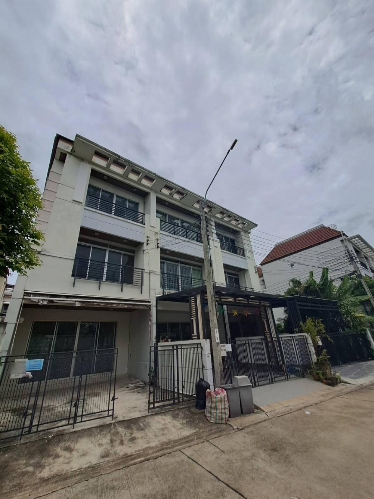 ให้เช่าทาวน์โฮมวงเวียนใหญ่ เจริญนคร : ให้เช่า ทาวน์โฮม 3ชั้น #บ้านกลางเมือง สาทร ตากสิน Urbanion 1 ใกล้ BTS วุฒากาศ