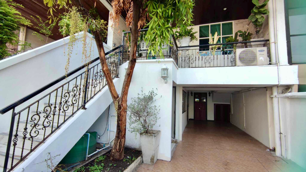 For RentTownhomeSukhumvit, Asoke, Thonglor : Townhouse Thonglor 21: 3bed 4bath 39sqwah 90,000/mth Am: 0656199198