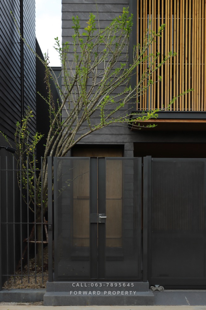 ขายบ้านบางนา แบริ่ง ลาซาล : ขายบ้านเดี่ยว   Modern & Super Luxury  สูง 3 ชั้น ติดMEGA BANGNA  96.3 ตารางวา 650 ตารางเมตร ราคา  79 ล้านบาท