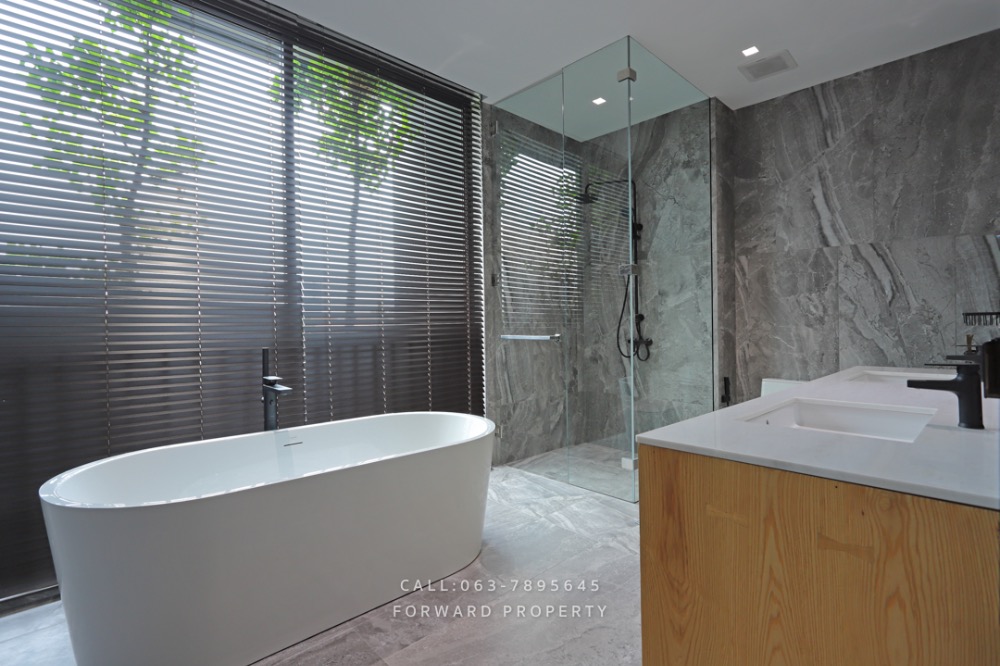 ขายบ้านบางนา แบริ่ง ลาซาล : ขายบ้านเดี่ยว   Modern & Super Luxury  สูง 3 ชั้น ติดMEGA BANGNA  96.3 ตารางวา 650 ตารางเมตร ราคา  79 ล้านบาท