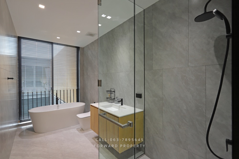 ขายบ้านบางนา แบริ่ง ลาซาล : ขายบ้านเดี่ยว   Modern & Super Luxury  สูง 3 ชั้น ติดMEGA BANGNA  96.3 ตารางวา 650 ตารางเมตร ราคา  79 ล้านบาท