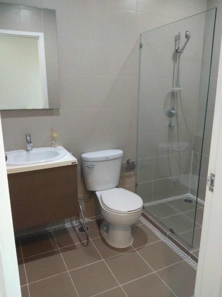 For RentCondoWongwianyai, Charoennakor : For rent 🔥 Hive Sathorn 🔥 furniture, complete electrical appliances, near BTS Krung Thonburi 35 m.