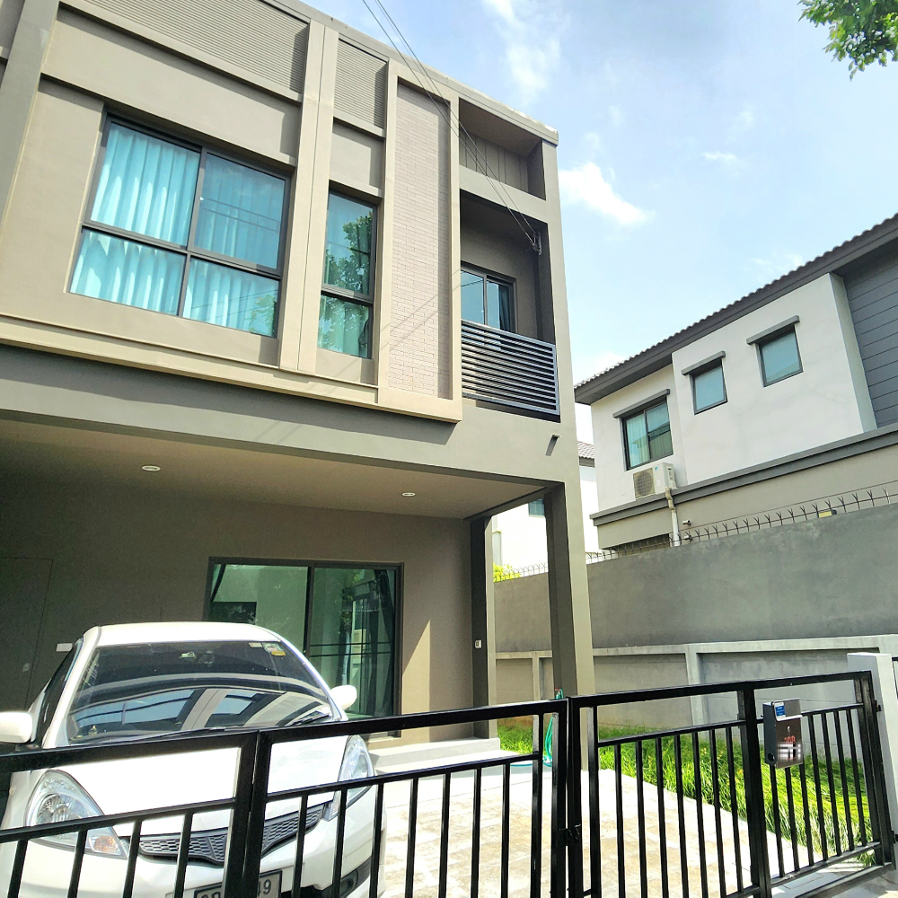For SaleTownhomePathum Thani,Rangsit, Thammasat : 😱Shocked to the point of being shocked by this house 😱Corner house, 24 square wah, Werve Village, Tiwanon-Rangsit, fully extended, ready to move in