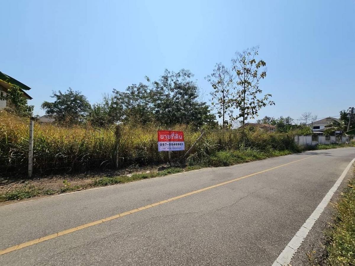 For SaleLandChiang Mai : Land 94, 200 sq m., near the airport, 6 km., alley next to Jiffy San Phak Wan gas station. Near Chiang Mai-Hang Dong Road, 200 meters before Samoeng intersection, opposite Supalai Bella University.