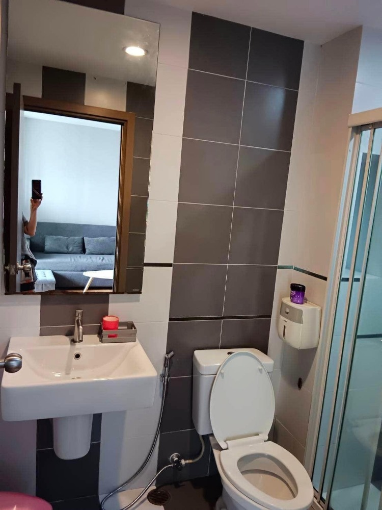 For RentCondoOnnut, Udomsuk : For rent: The Base 77, 36th floor, beautiful view, near BTS On Nut, convenient travel, good common area, many facilities around the project.