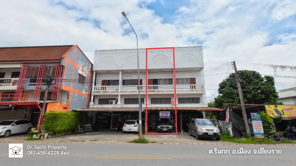 For SaleShop HouseChiang Rai : For sale, commercial building, near Wat Rong Suea Ten, 2 and a half floors, 34 sq m., very good location, near Phahon Yothin Road.