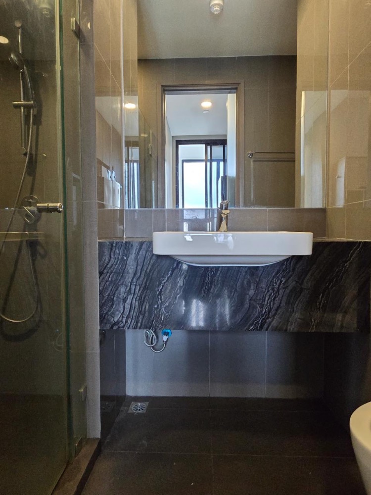 For RentCondoSiam Paragon ,Chulalongkorn,Samyan : Ashton Chula - Silom【𝐑𝐄𝐍𝐓】🔥Warm light tone room, decorated with complete furniture/appliances. Near MRT Samyan 🔥 Line Id: @hacondo