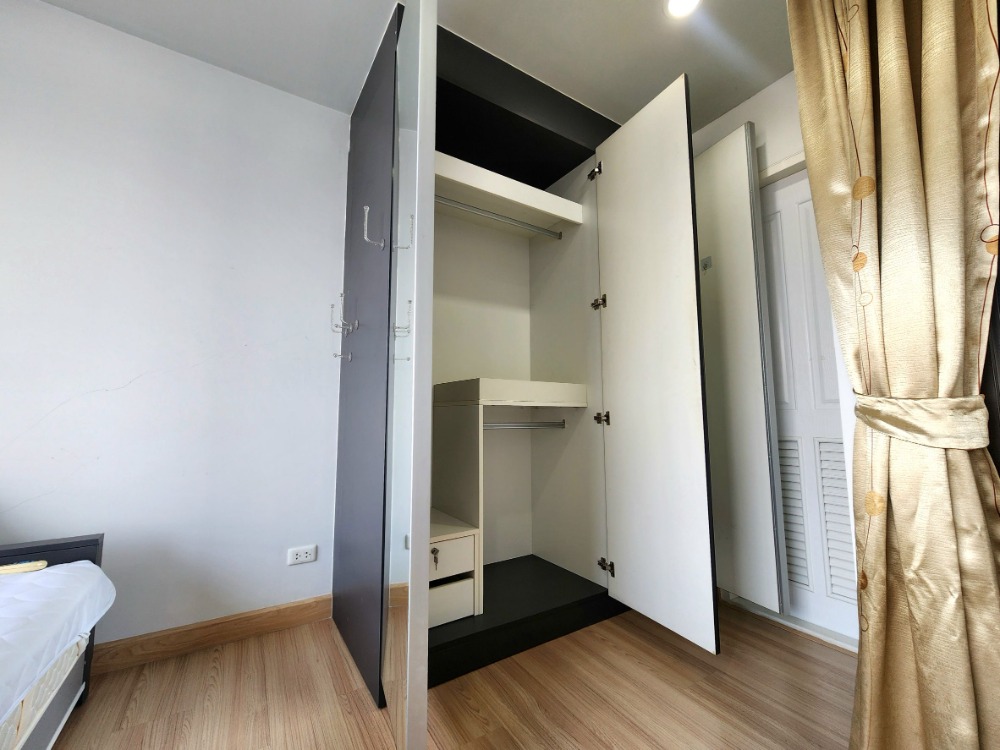 For RentCondoBangna, Bearing, Lasalle : Status as per the cover photo**Room available, east side, 8th floor, topmost, private**For rent, The Niche Mono Bangna, Phase 1, Building B, ready to move in, ready to view.