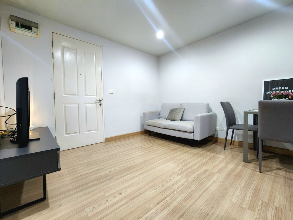 For RentCondoBangna, Bearing, Lasalle : Status as per the cover photo**Room available, east side, 8th floor, topmost, private**For rent, The Niche Mono Bangna, Phase 1, Building B, ready to move in, ready to view.